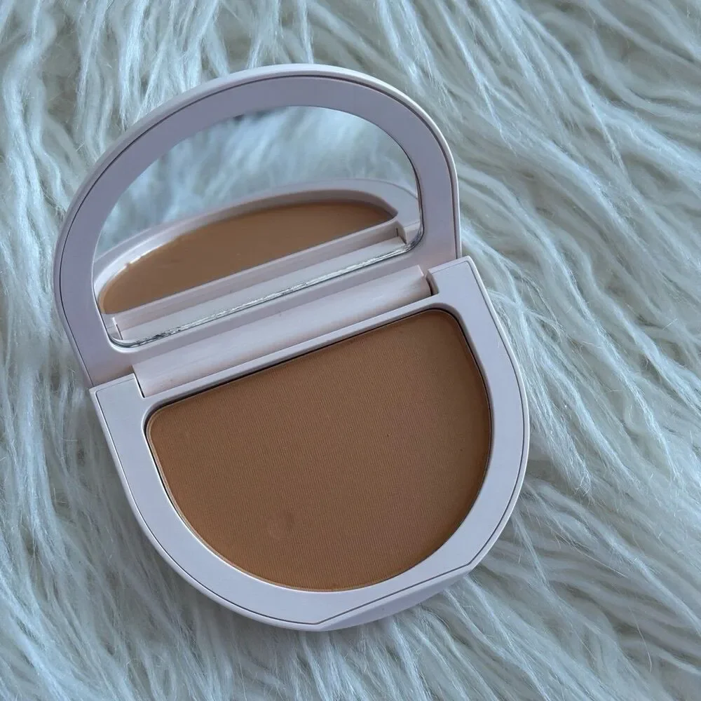 Rare Beauty True to Myself Tinted Pressed Talc-Free Finishing Powder Almond